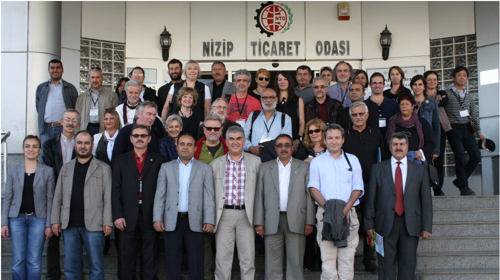 Uluslararası Mozaik Yarışması Finalistleri Nizip Ticaret Odası ziyareti sonrası bir arada.